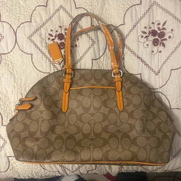 Are use coach purse - Picture 2 of 6